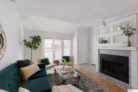 104 S 37th St #3, Omaha, NE 68131