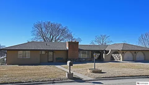 202 Caldor Dr, Bellevue, NE 68005