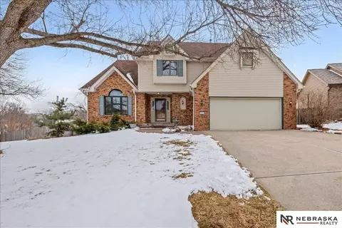 501 Kent Dr, Papillion, NE 68046