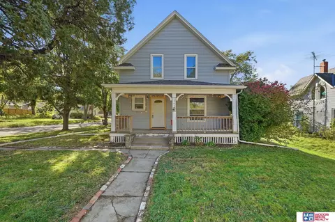 5243 Walker Ave, Lincoln, NE 68504