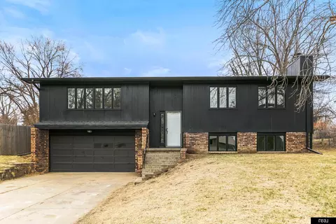 7624 Wirt St, Omaha, NE 68134