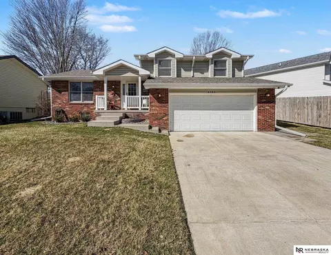 4121 Mason Dr, Lincoln, NE 68521