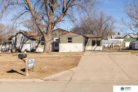 317 E 16th St, York, NE 68467