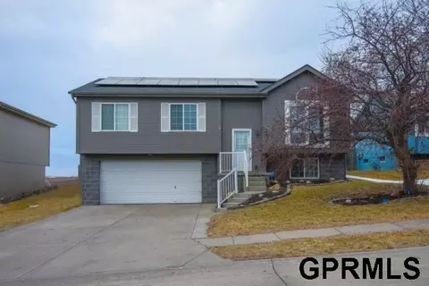 7724 Fillmore St, Omaha, NE 68122