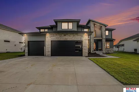 21119 Ellison Ave, Elkhorn, NE 68022
