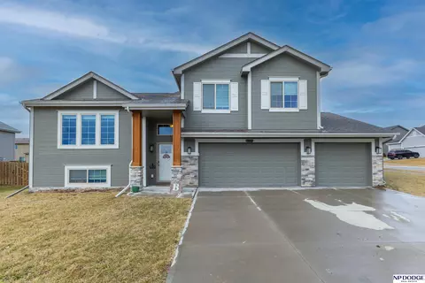 14802 S 19th St, Bellevue, NE 68123