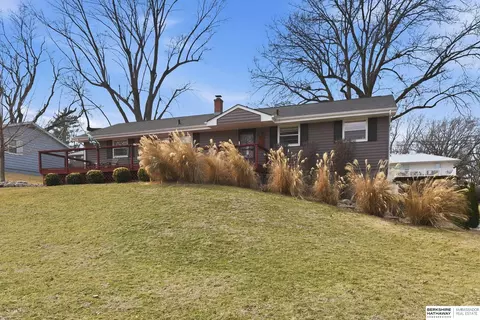 3302 S 106th St, Omaha, NE 68124