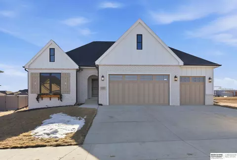 12401 Fenwick St, Papillion, NE 68046