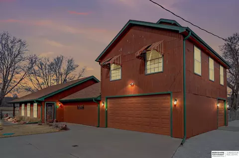 2166 E Lake Dr, Union, NE 68455