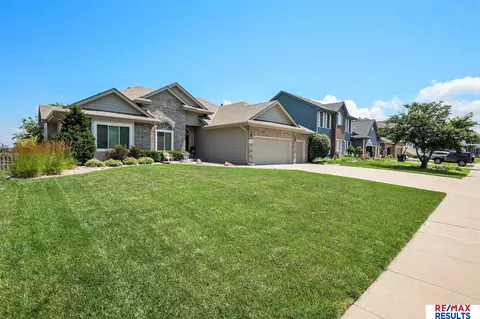 6215 N 153 St, Omaha, NE 68116
