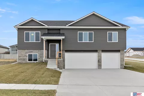 1755 W Trout Dr, Lincoln, NE 68521