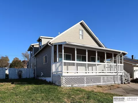 530 E 2nd St, Papillion, NE 68046