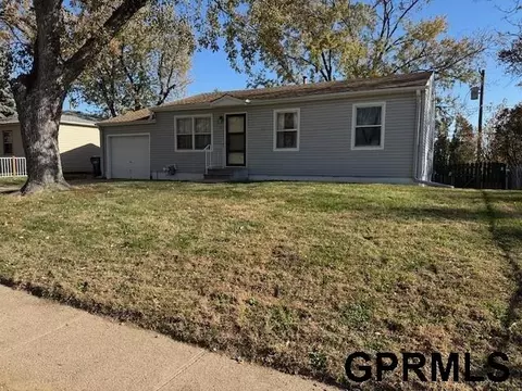 2333 Olive St, Bellevue, NE 68147