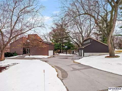 21025 Timberlane Dr, Elkhorn, NE 68022
