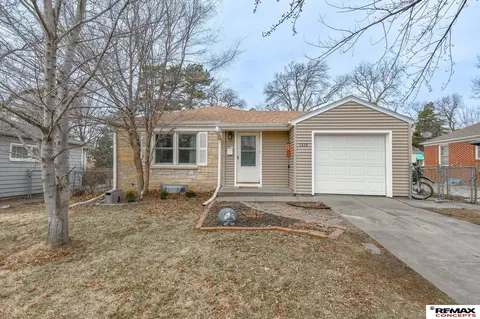 1319 S 49th St, Lincoln, NE 68510