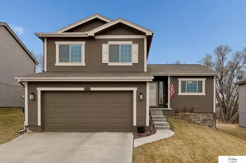 8009 N 84 St, Omaha, NE 68122
