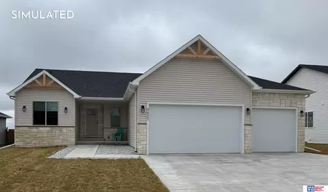 9101 Castle Pine Dr, Lincoln, NE 68516
