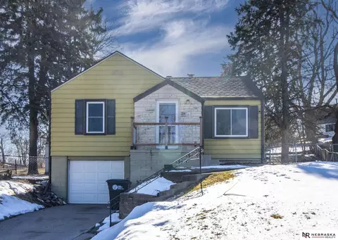 4157 N 59th Cir, Omaha, NE 68104