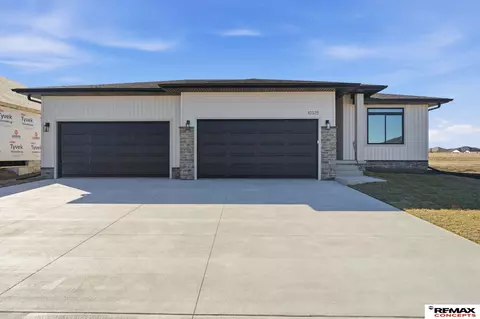 10325 S 77th St, Lincoln, NE 68516