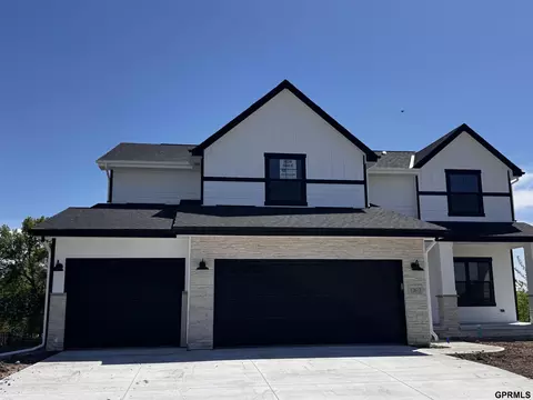 12613 Cooper St, Papillion, NE 68138