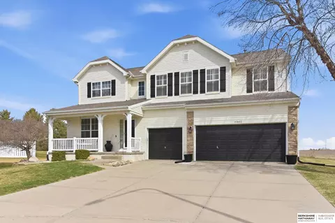 15802 Stony Cir, Omaha, NE 68136