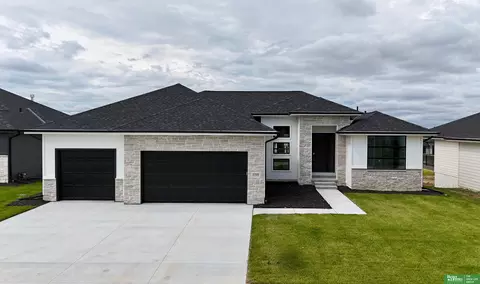 5508 N 213 St, Elkhorn, NE 68022
