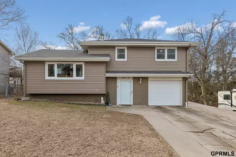 9515 Ames Ave, Omaha, NE 68134