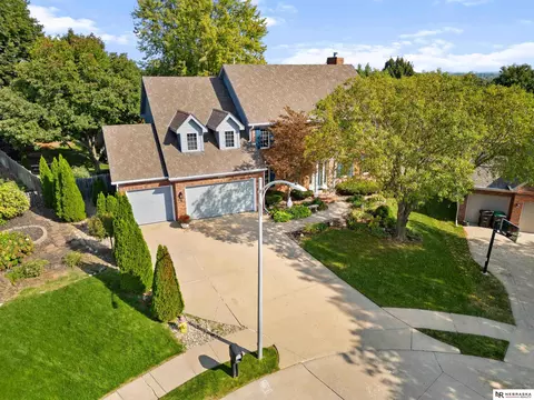 14032 Seward St, Omaha, NE 68154