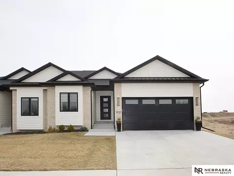 9121 Marbella Dr, Lincoln, NE 68520