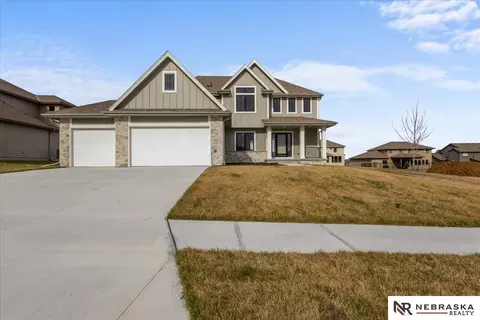 12616 S 78th Ave, Papillion, NE 68046