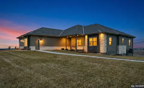 17270 Lynn Crest Ln, Springfield, NE 68059