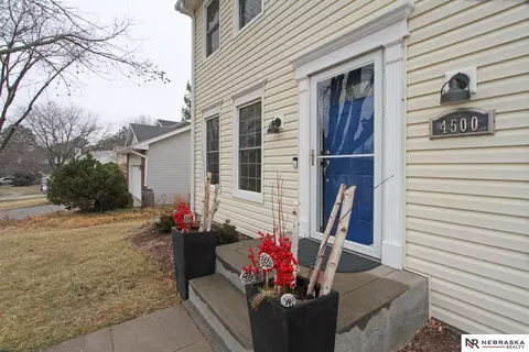 4500 Birch Hollow Dr, Lincoln, NE 68516