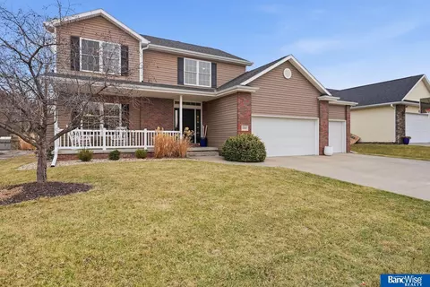 7800 S 25 St, Lincoln, NE 68512