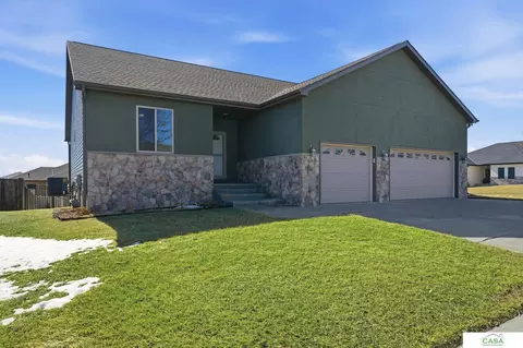 2727 Shadowbrook Dr, Lincoln, NE 68516