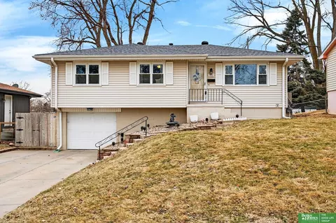 7532 S 76th St, La Vista, NE 68128