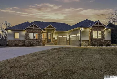 1711 S 213th St, Elkhorn, NE 68022