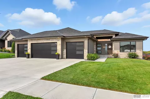 19014 Acorn Dr, Gretna, NE 68028