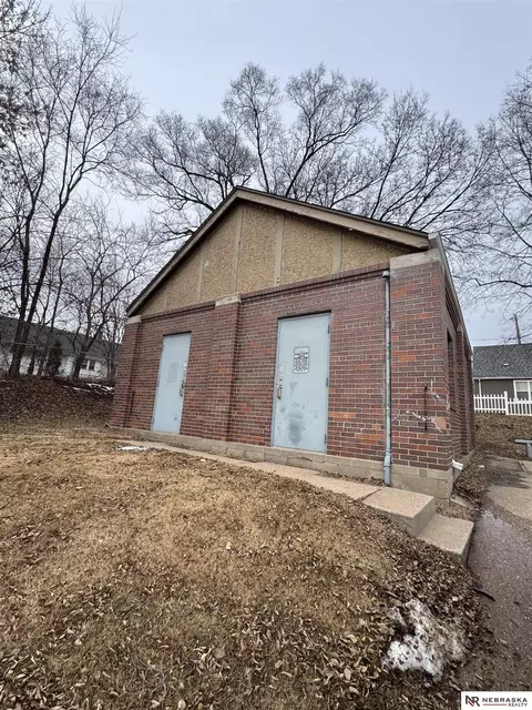 4204 Ames Ave, Omaha, NE 68111