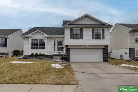16621 Erskine St, Omaha, NE 68116