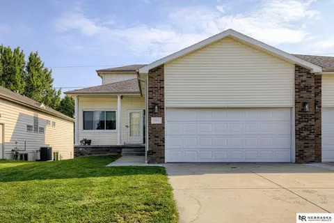 7814 Phares Dr, Lincoln, NE 68516