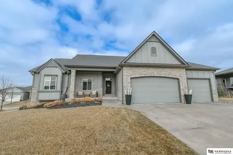 7244 Rebel Dr, Lincoln, NE 68516