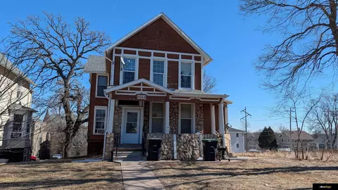 1049 Park Ave, Omaha, NE 68105