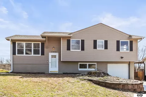 11061 Decatur St, Omaha, NE 68154