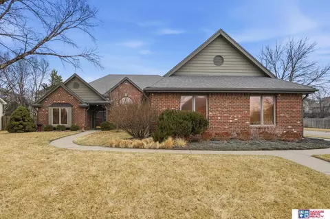 5820 S 77th St, Lincoln, NE 68516