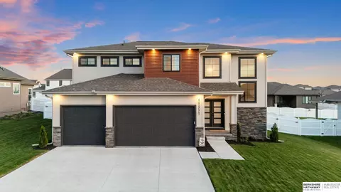 11511 Cooper St, Papillion, NE 68046