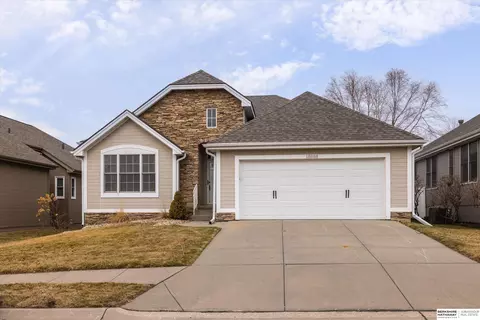 18886 Mayberry Plz, Elkhorn, NE 68022