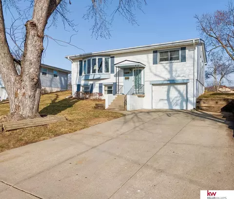 5423 S 122nd St, Omaha, NE 68137