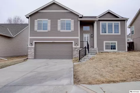 8538 King St, Omaha, NE 68122
