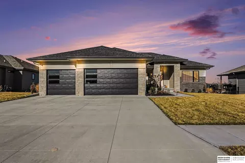 3924 S 207th St, Elkhorn, NE 68022