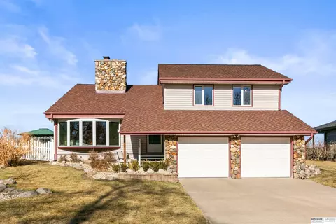 47 Ginger Woods Rd, Valley, NE 68064